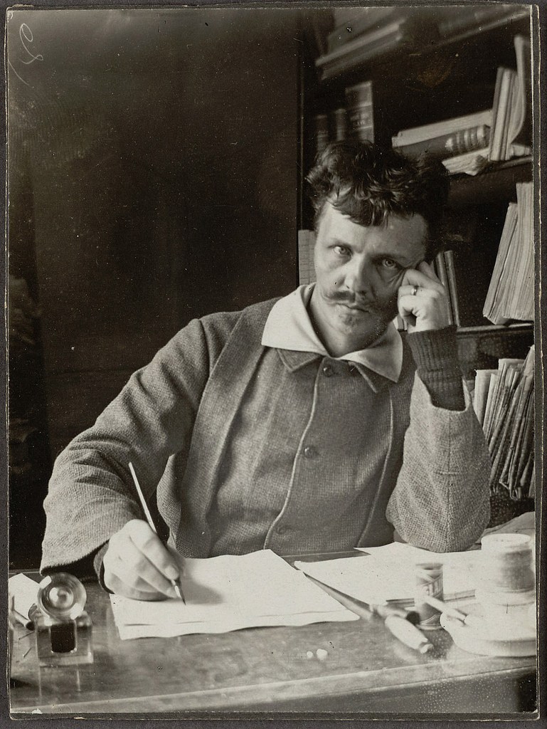 6769988393_0444051746_b