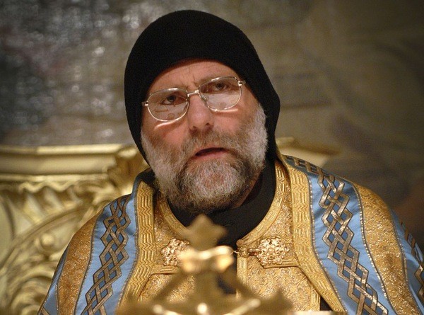 Le-P-Paolo-dall-Oglio-prieur-monastere-Mar-Moussa-Syrie-celebrant-messe-4-mars-2008_0_730_445