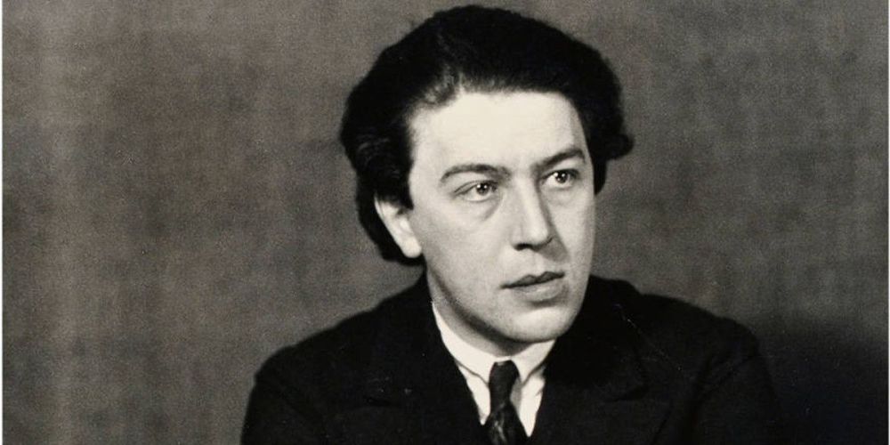 Andre-Breton-Photo-of-the-artist-by-Man-Ray-1932-Image-via-theredlistcom