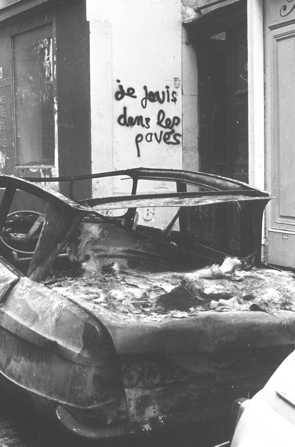 Je jouis dans les pavés