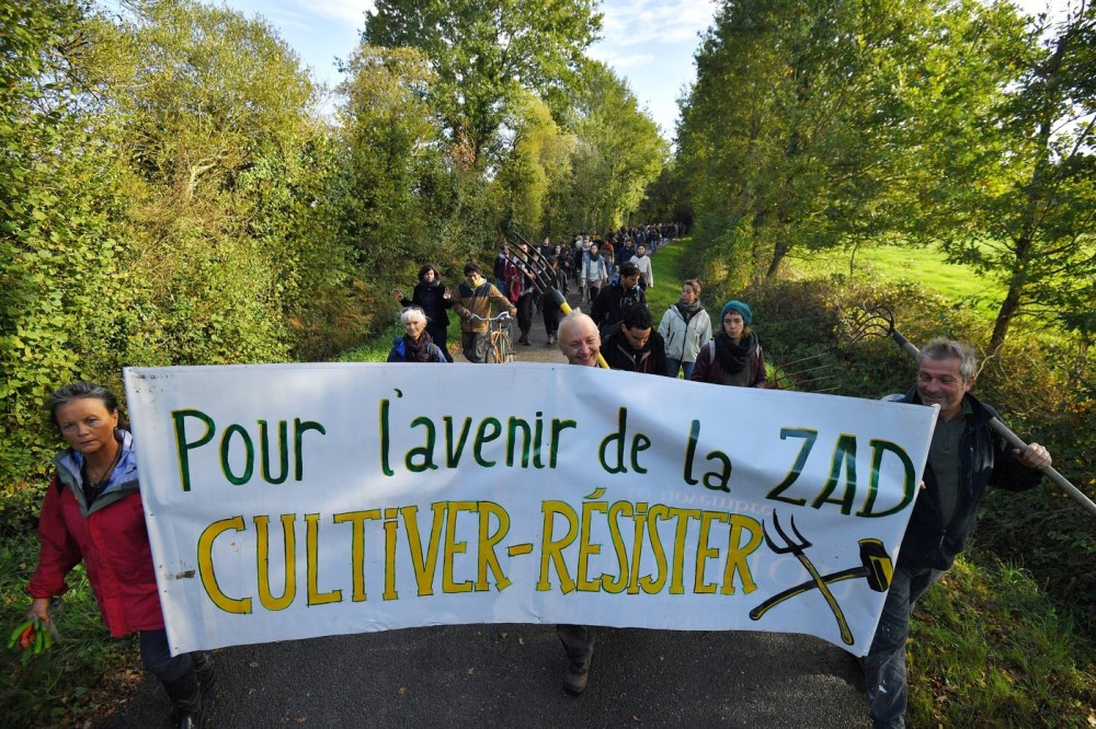 centaines-personnes-participent-marche-contre-projet-daeroport-21-octobre-2017-Zad-Notre-Dame-Landes_0_1399_933