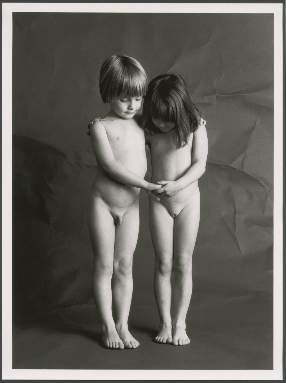 Deux enfants, 1970 © Jean-François Bauret courtesy galerie SIT DOWN
