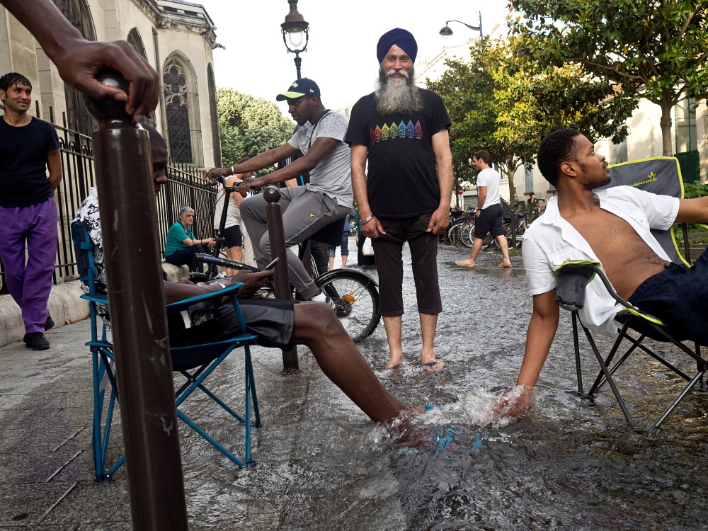 ©ELENA PERLINO_SQUAT ŒCUMÉNIQUE DERRIÈRE L'EGLISE SAINT-BERNARD