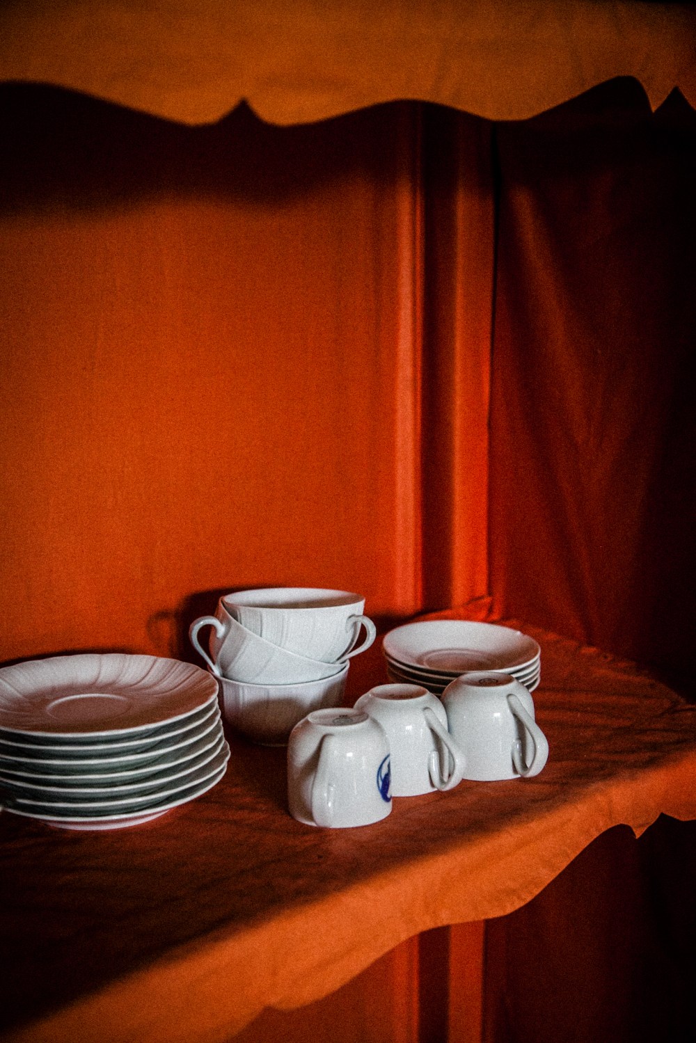 Les Bras...-9 placard orange