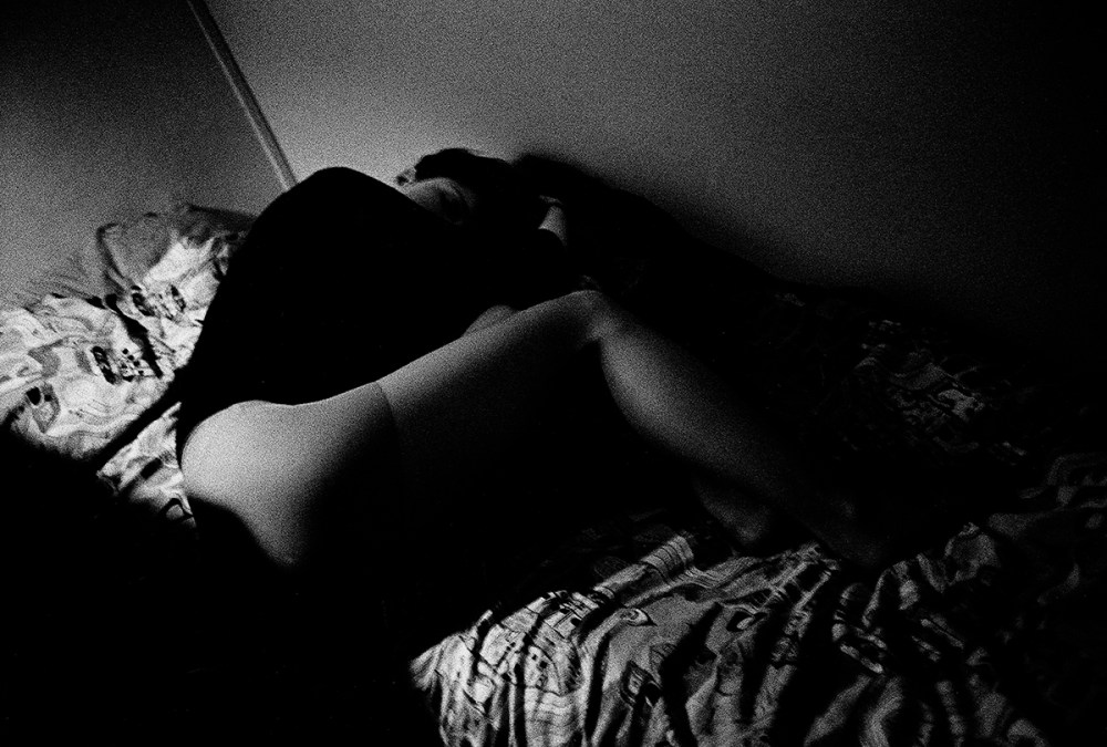 LOA 48, Woman on bed, Paris 2003