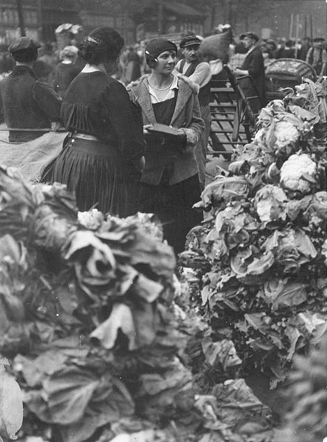 3_Germaine_Krull_Aux-Halles-de-Paris