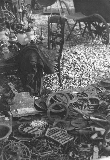 4_Germaine_Krull_Marché-aux-puces-à-Paris