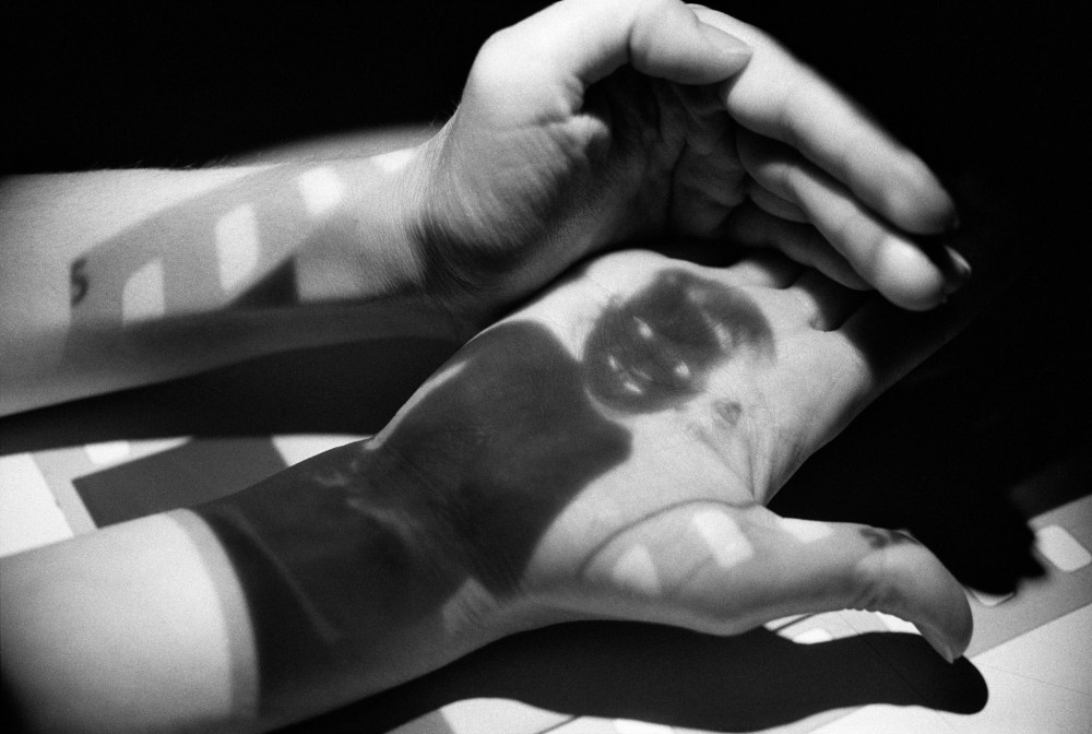 © Guillaume Geneste, Colette, « Dans la chambre noire », Laboratoire Contrejour, Paris, 1993