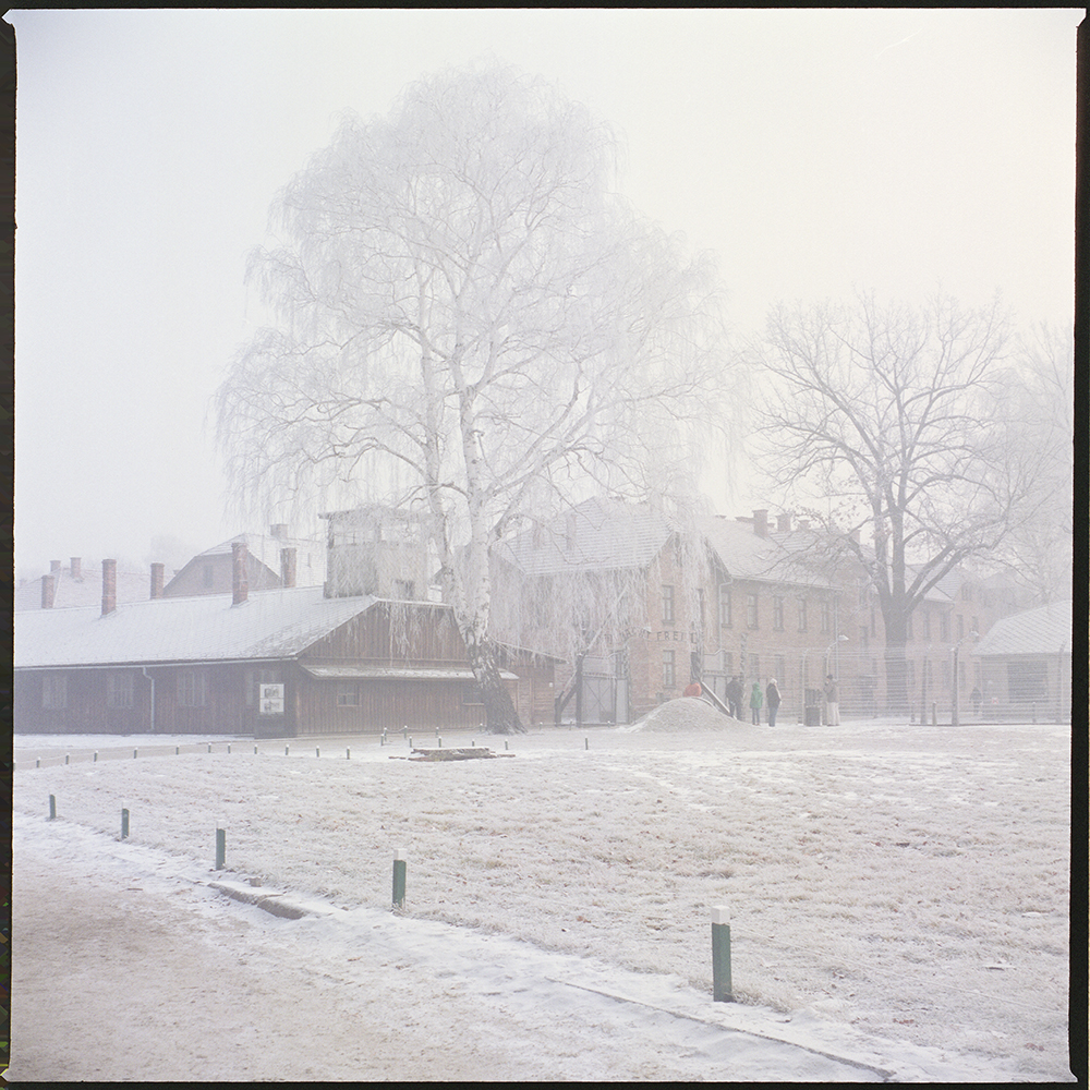 1_oswiecim_entree_camp_site