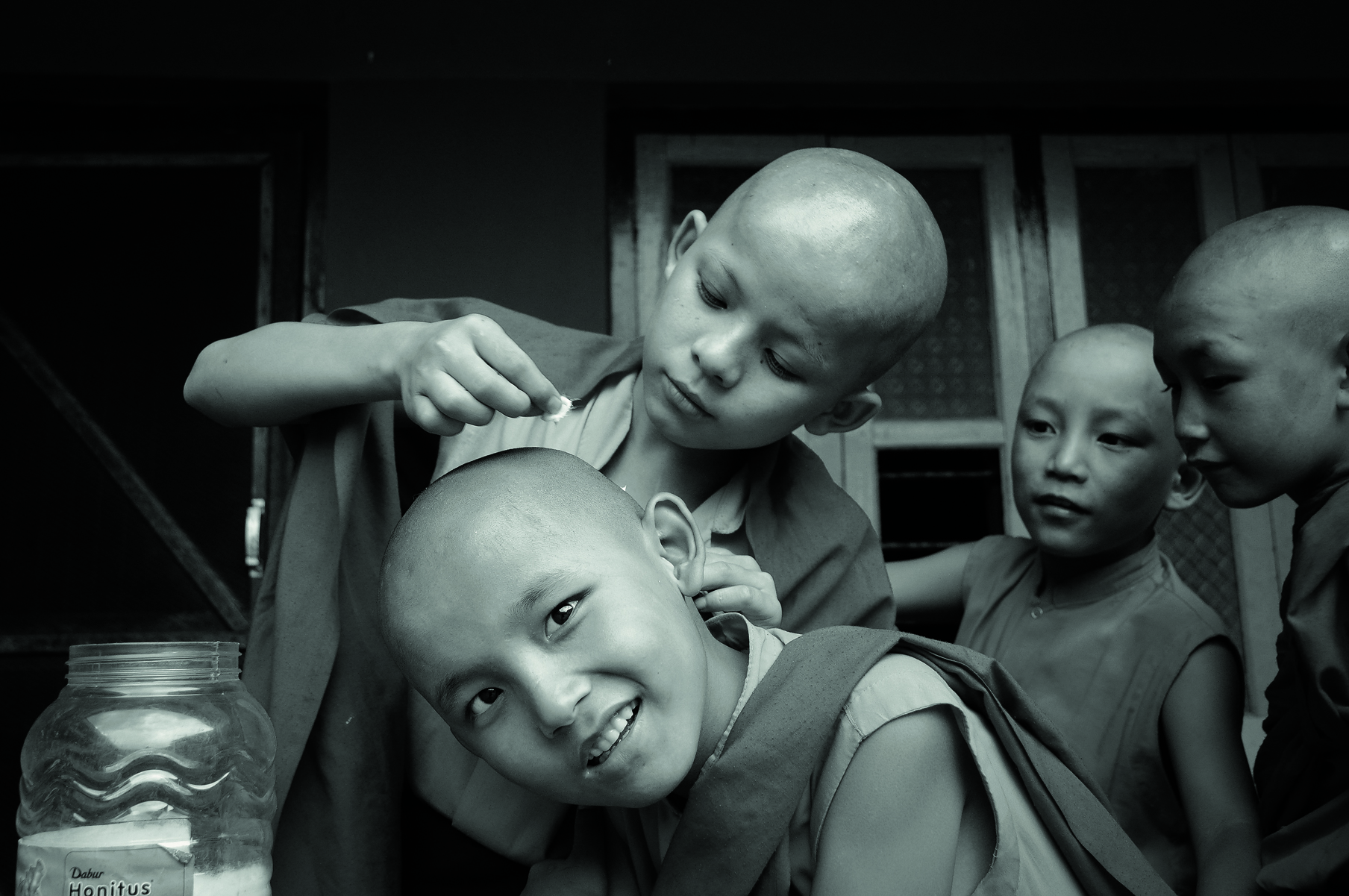 Soins apre╠Çs rasage cra╠éne Tharig Ne╠üpal 2012 Isabelle Garcia-Chopin┬®