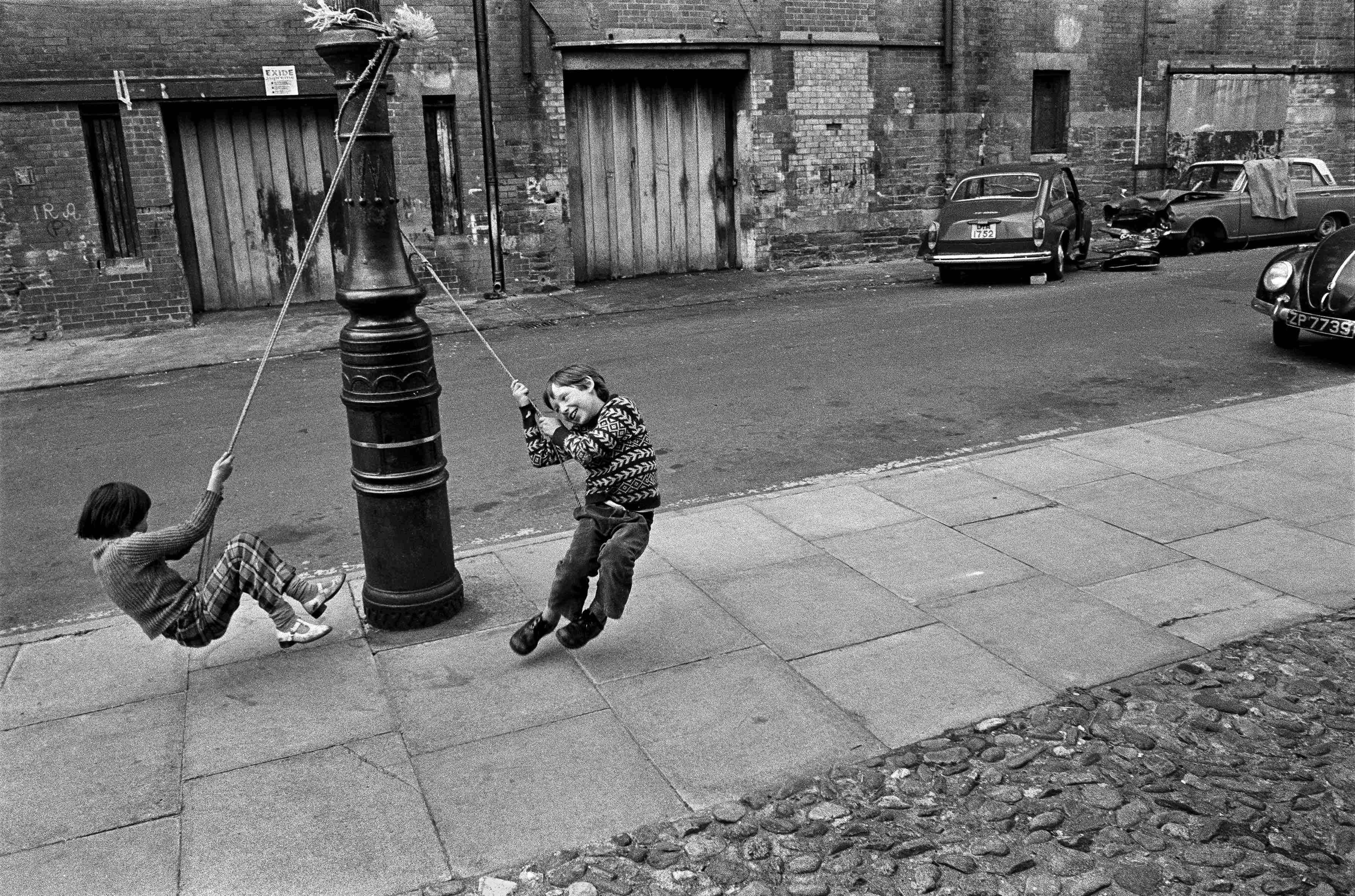 p 54 55Jeux d'enfants