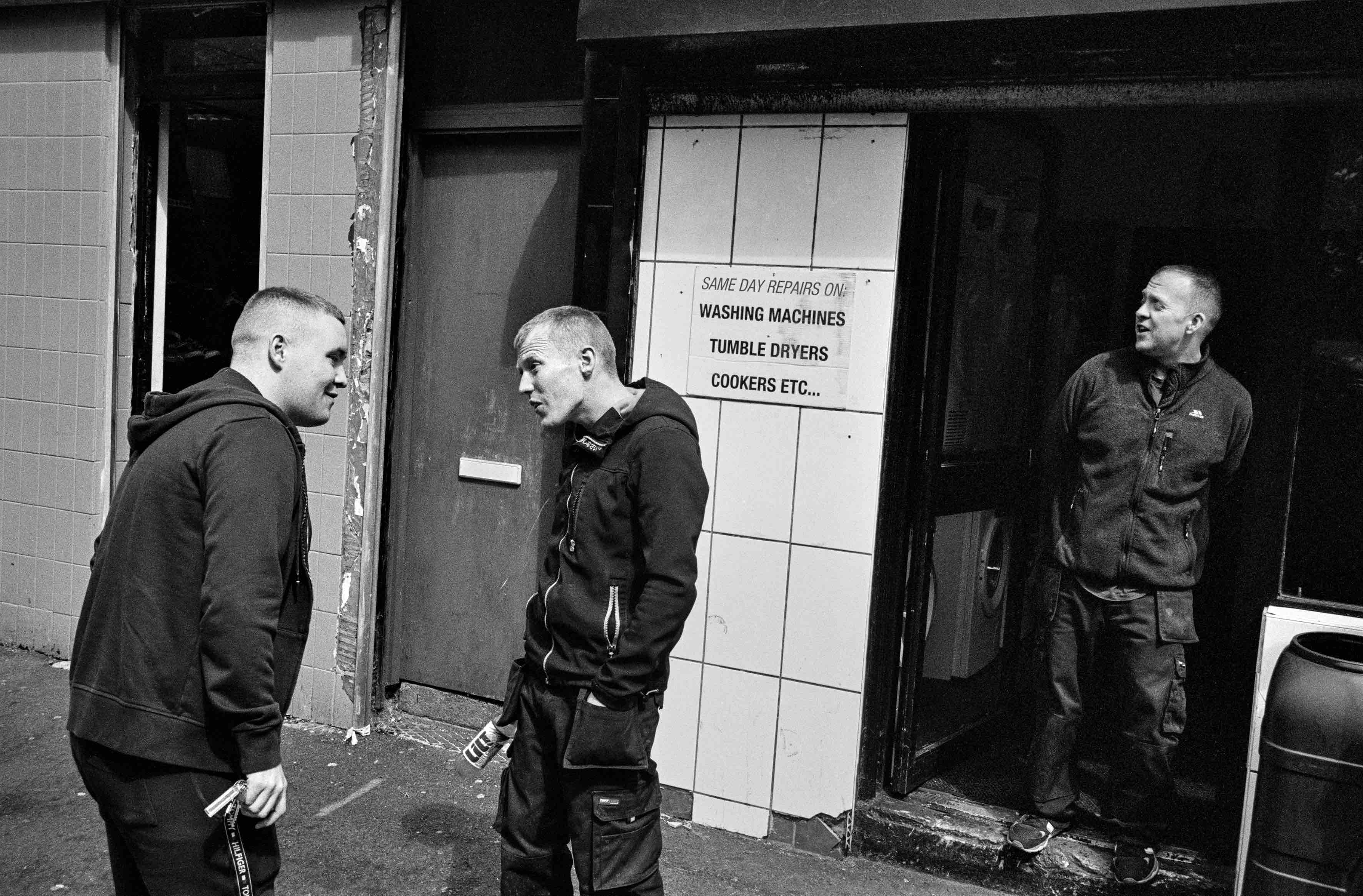 p 88 89 Trois gars Antrim Road