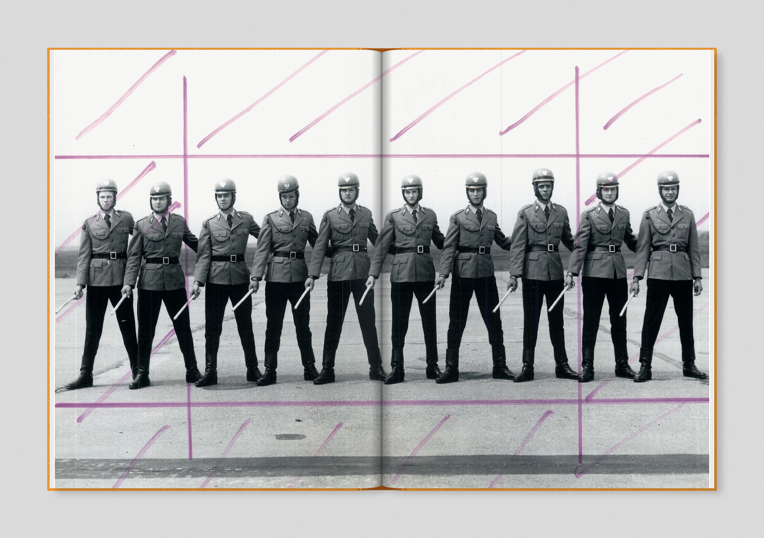 how-to-look-natural-in-photos-ksiazka-autorstwa-beaty-barteckiej-i-lukasza-rusznicy-opt.wroclaw-1