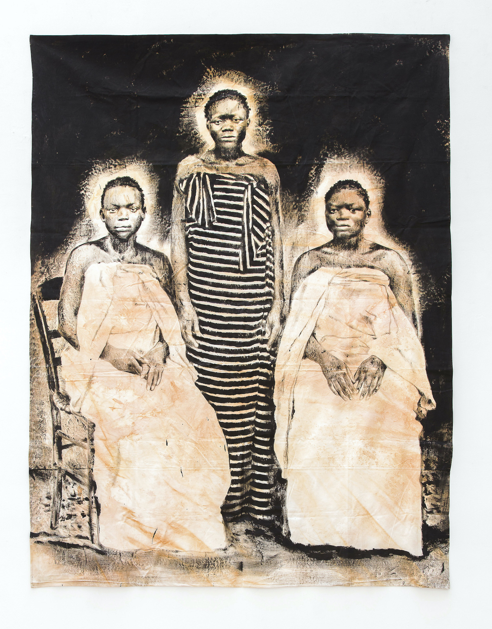 ROMÉO MIVEKANNIN, Série Béhanzin, Les Filles du roi Béhanzin en exil au Fort Tartenson, Martinique #2, 2021, Bains d'élixir, pigments et liants sur toile libre, 227 x 170 cm, courtesy ga