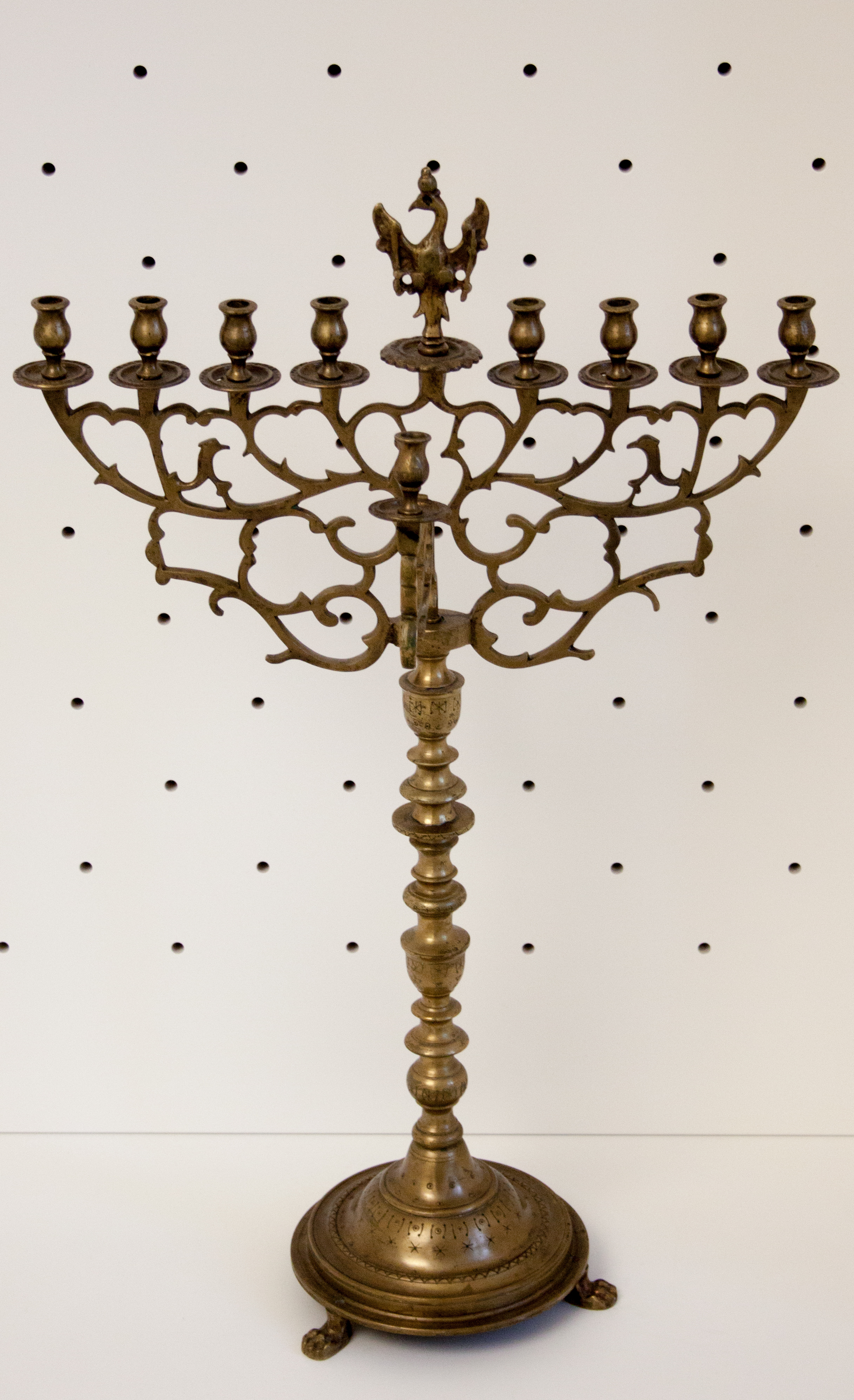 Hungarian_Jewish_Museum,_Menorah