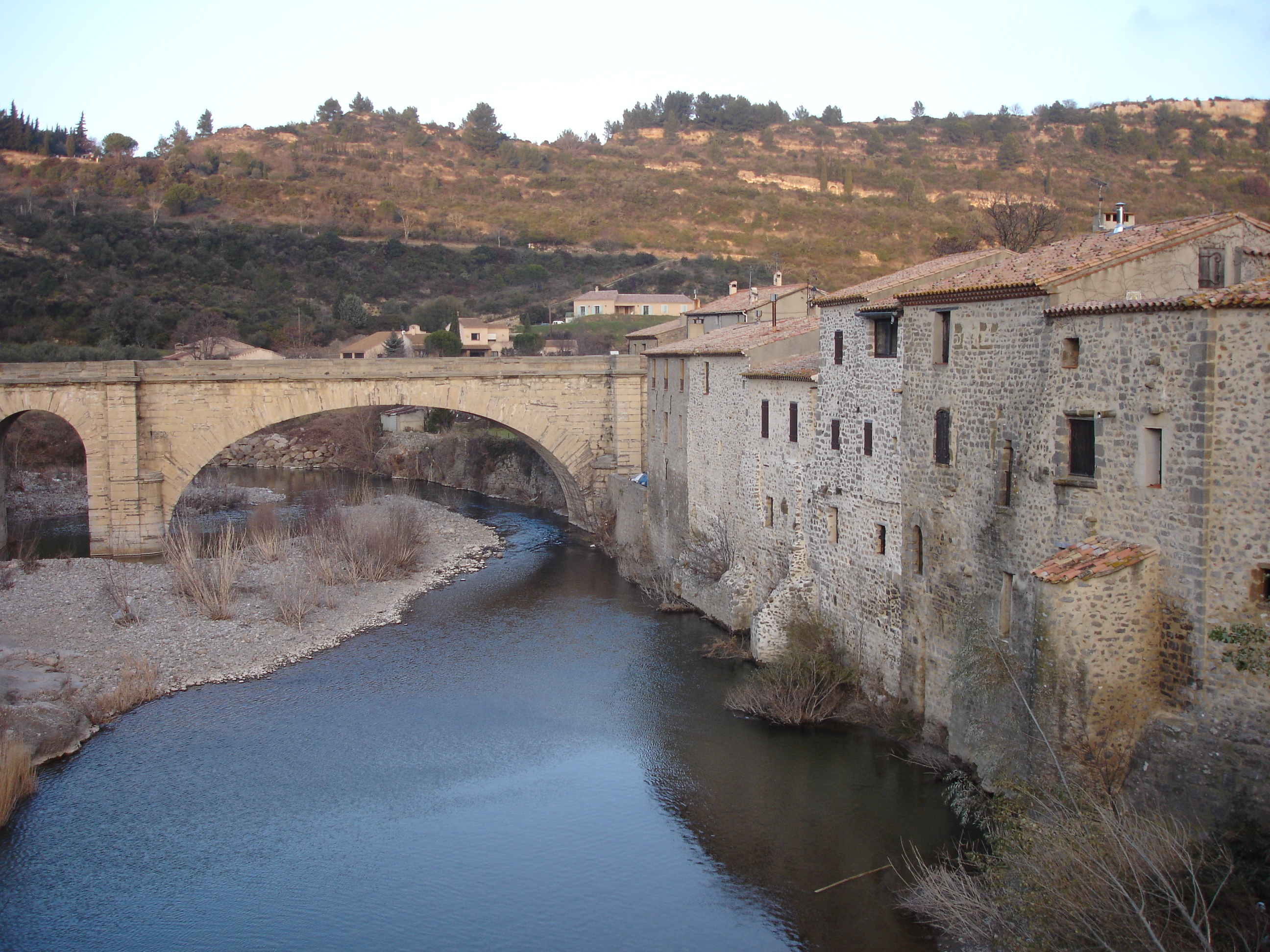 France-Lagrasse-Village_et_Pont_Vieux_-_2005-12-27